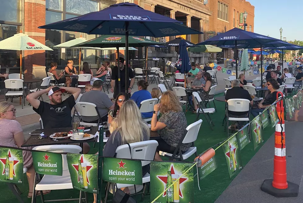 Festoon Lights Return to 5th Avenue on First Night of Outdoor Dining