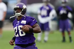 Adrian Peterson Now Running Sprints as Rehab Continues
