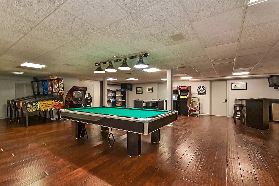 Scottie Pippen’s $1.8M Highland Park Mansion Has Awesome Game Room