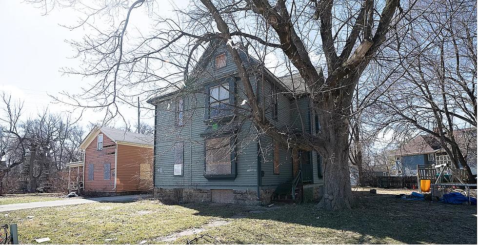 20 Pictures From A Rockford 8-Bedroom House Selling For Under $20K