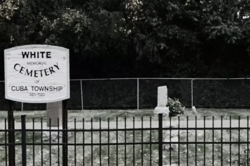 Does This Isolated Cemetery Haunt An Entire Road In Illinois?