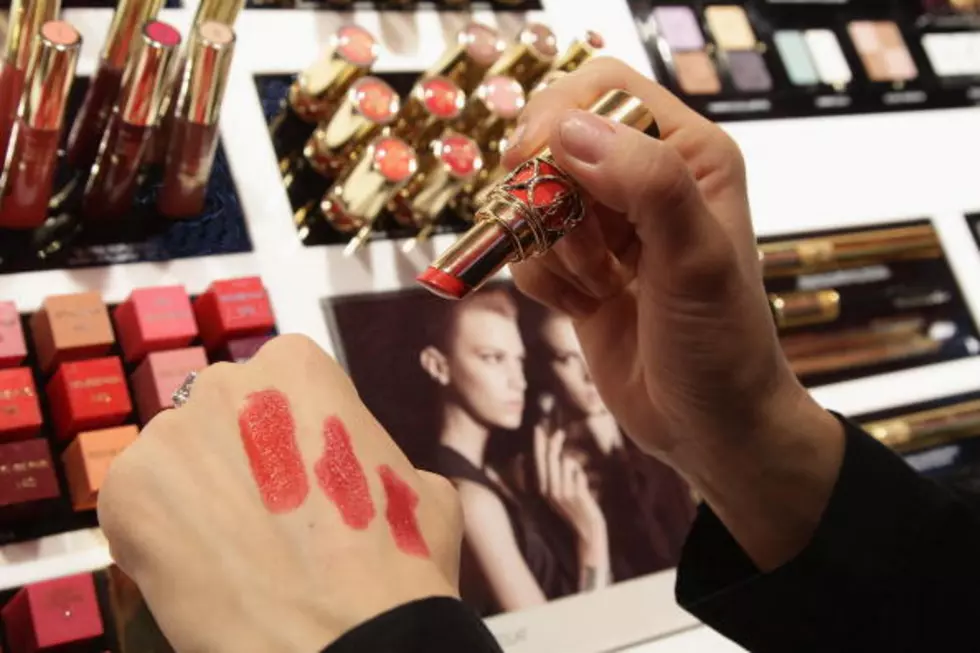 55% of People Around the World Think Women Shouldn’t Wear Make-Up