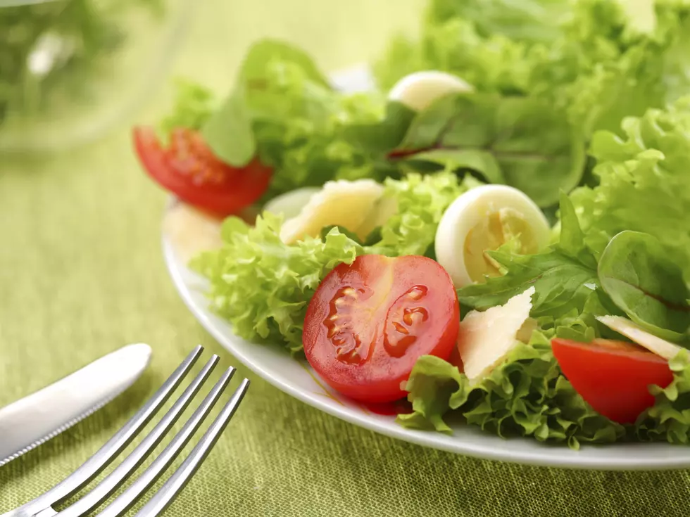 The Proper Way to Make a Salad [VIDEO]