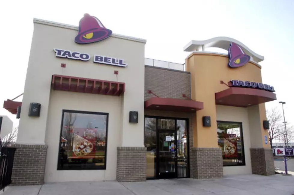 Couple Has a Romantic Date Night… at Taco Bell [PHOTOS]