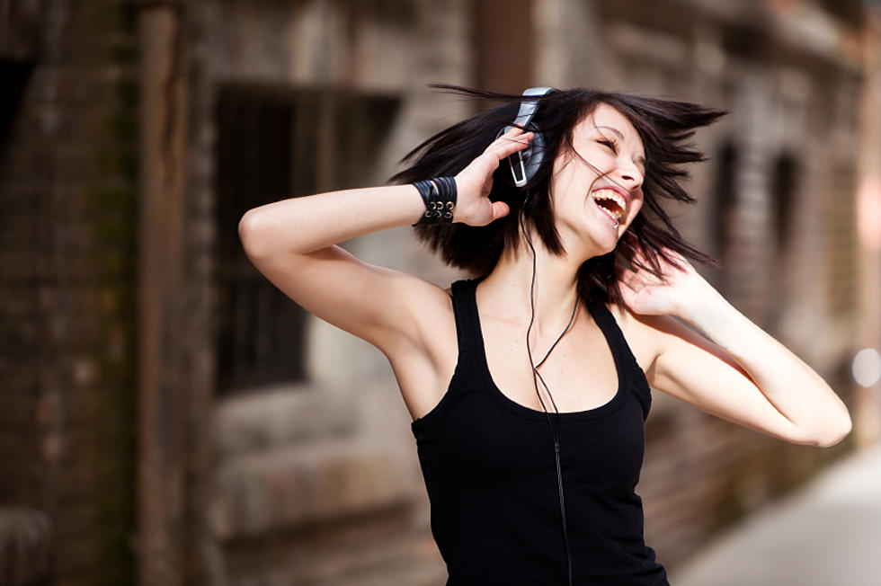 &#8216;How to Talk to a Woman Who is Wearing Headphones&#8217; is the Most Hilarious Article Ever
