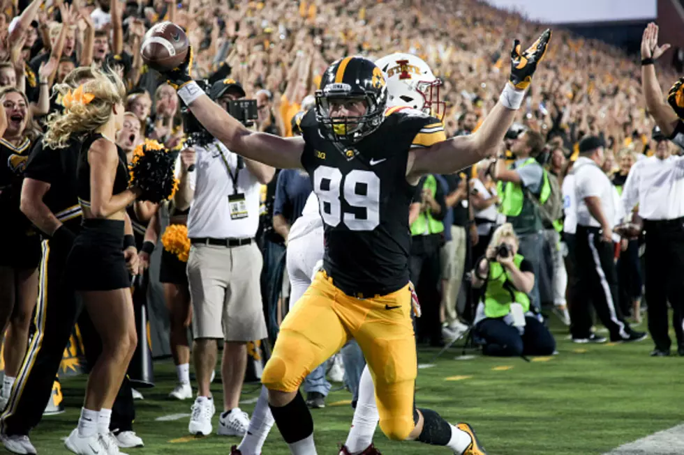 Iowa Football Player Proposes to Girlfriend After Saturday’s Game [VIDEO]