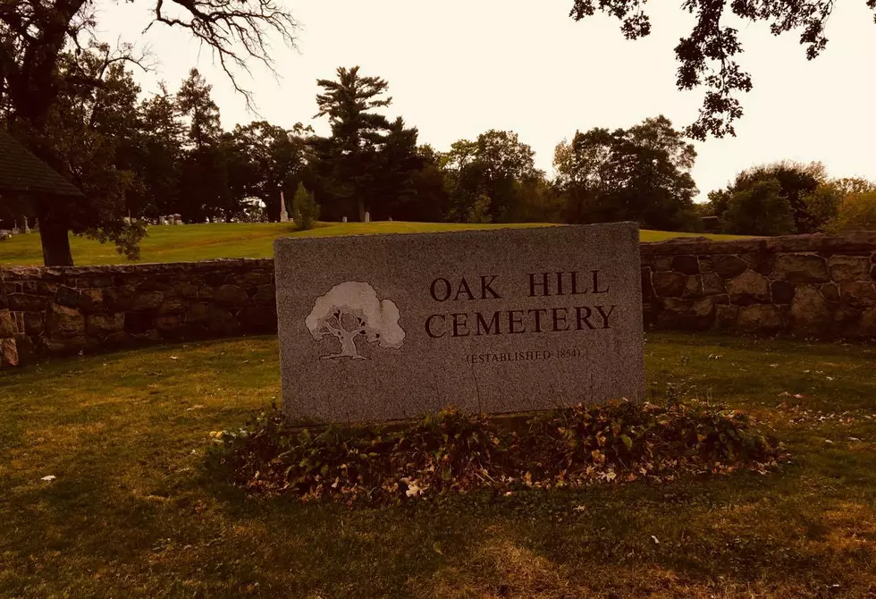 Does ‘Tillie The Ghost’ Really Haunt Oak Hill Cemetery In Cedar Rapids? [PHOTOS]