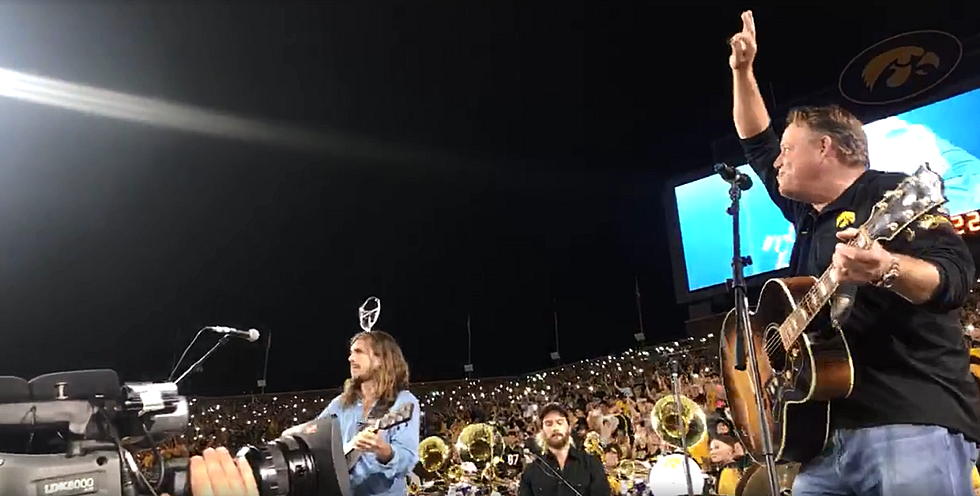 Pat Green's 'Wave on Wave' at Kinnick Was Amazing [WATCH]