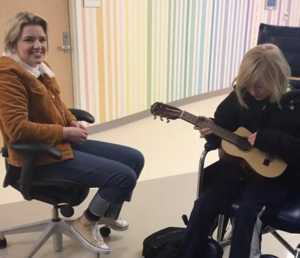 Maddie Poppe Visits Kids at UI Children&#8217;s Hospital [VIDEO/PHOTOS]