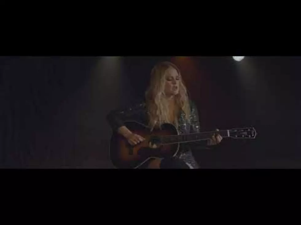 Hailey Whitters Debuts Video For ‘The Days’ [WATCH]