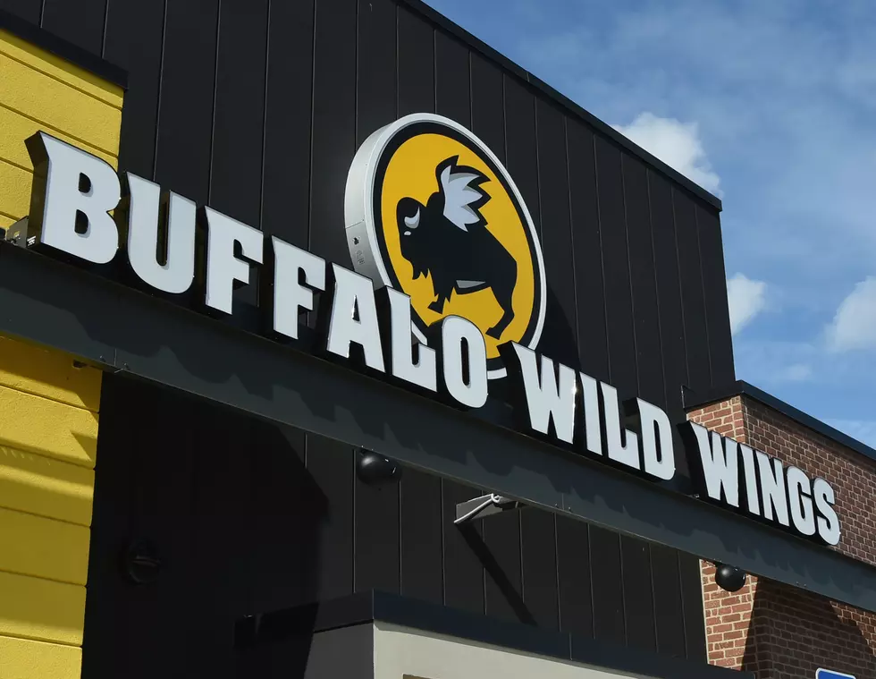 Buffalo Wild Wings Now Has Pizza and Orange Chicken Wing Sauces