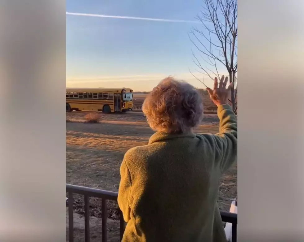 Elderly Iowa Woman Who Waves at School Bus Gets Sweet Surprise [WATCH]