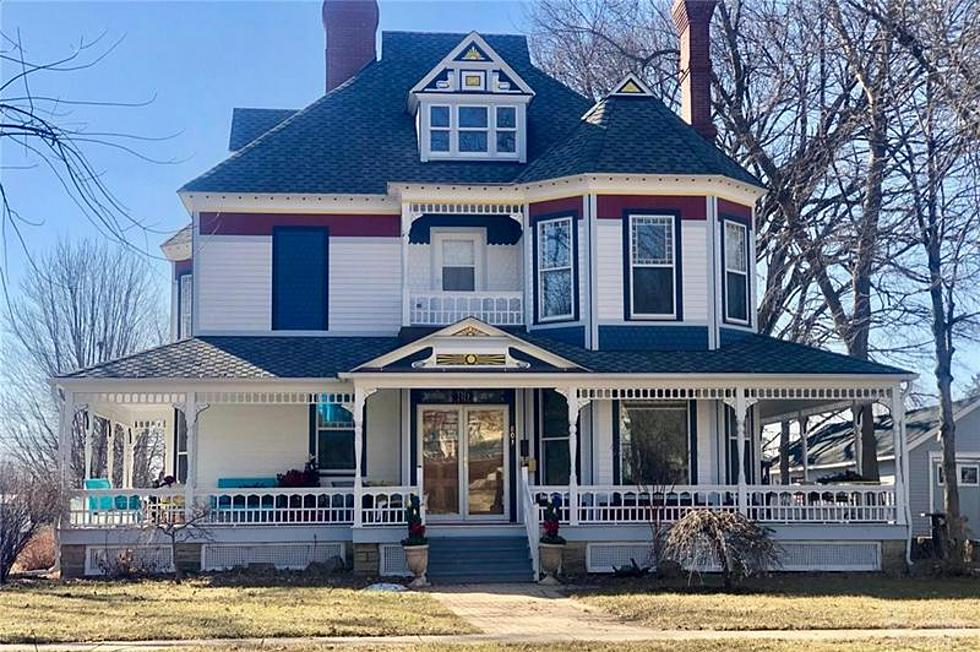 Century-Old Iowa Home is Filled with Fireplaces [PHOTOS]
