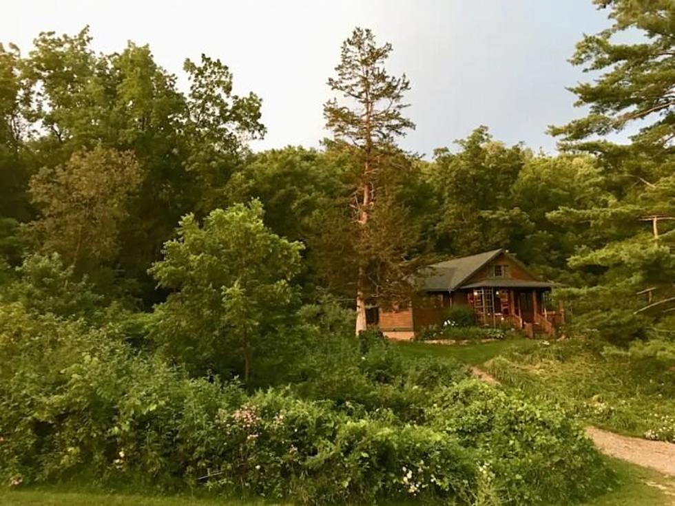 Iowa ‘Secret Garden’ Airbnb Is A Hidden Getaway [PHOTOS]