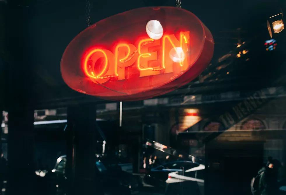 What Restaurants are Open Late in Cedar Rapids?