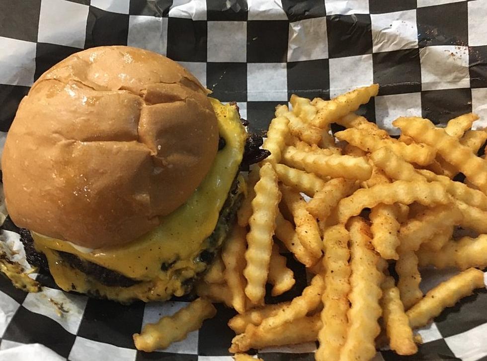 The Best ‘Hole-in-the-Wall’ Burger Joint in Iowa [PHOTOS]