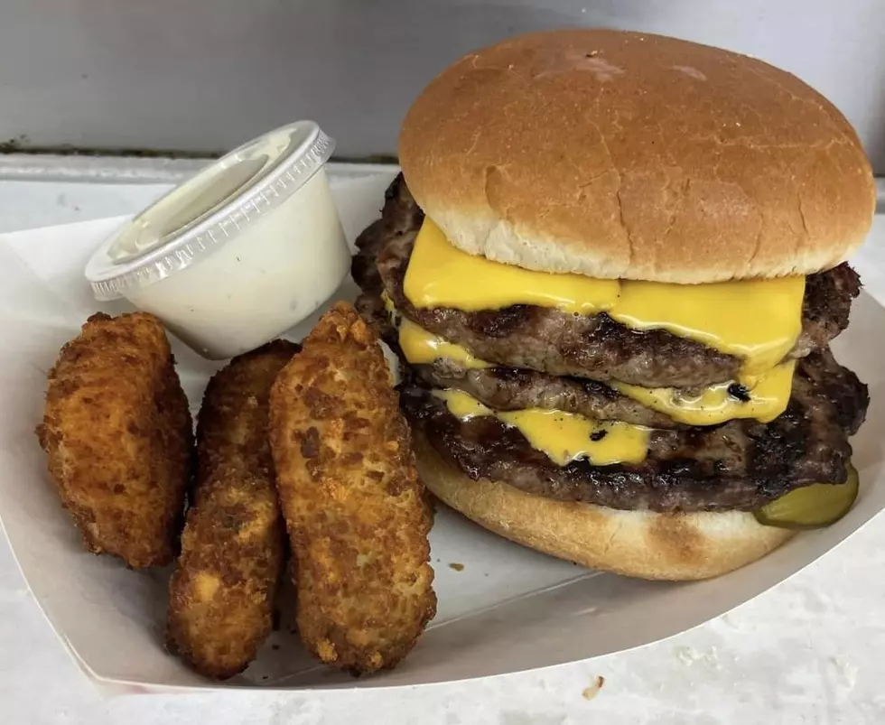 102 Year Old Grocery Store Has One of Iowa’s Best Burgers