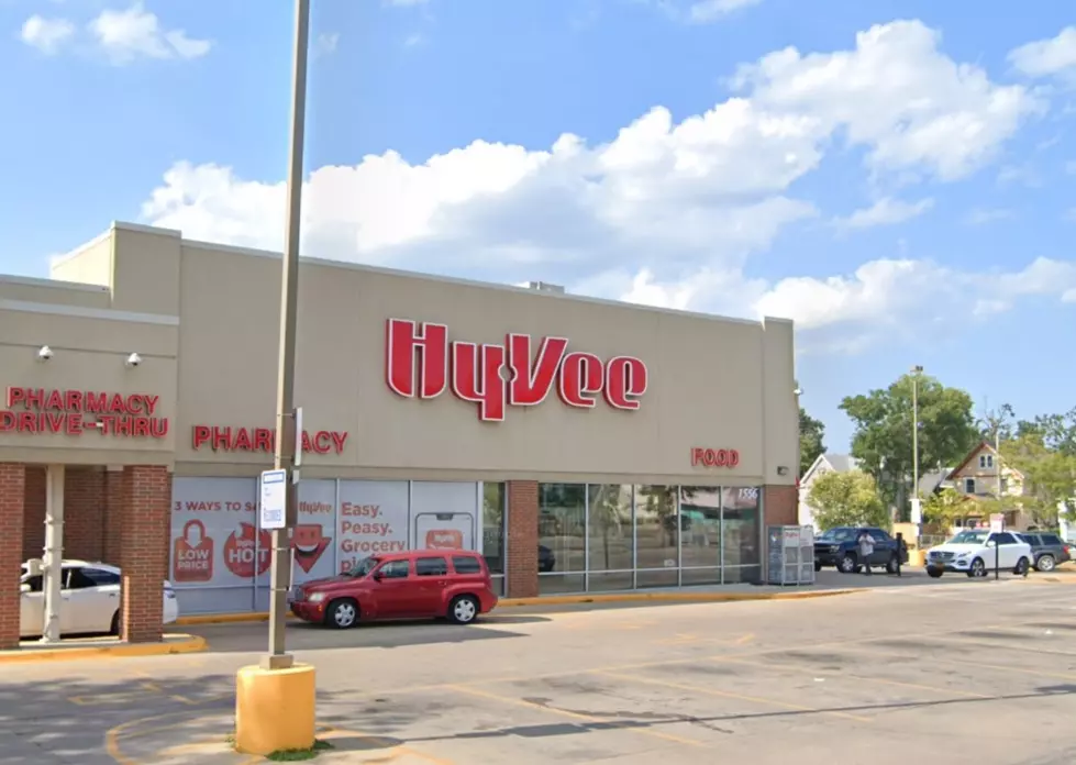 Did Hy-Vee Sign a 5-Year Lease for First Ave. Store Last Year?