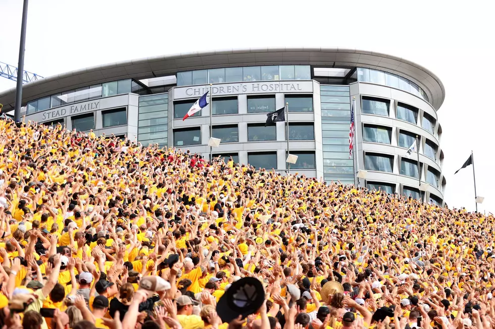 How to Vote for the ‘Iowa Wave’ for Best College Sports Tradition