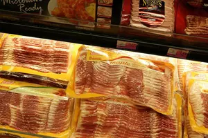 Kid Takes His First Ever Bite of Bacon and Loses His Mind [VIDEO]