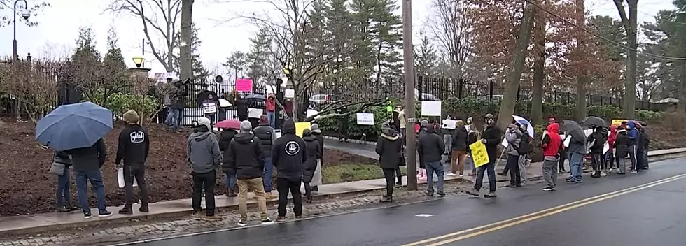 CT Workers Protest Outside Lamont’s Residence Demanding Assistance for Restaurants