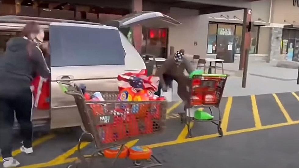 Brazen Robbers in Oxford Load Vehicles With Stolen Grocery Items While Onlookers Watch