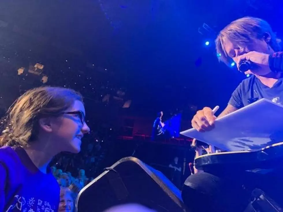 Keith Urban Gives New Milford Girl Signed Guitar At Benefit Show