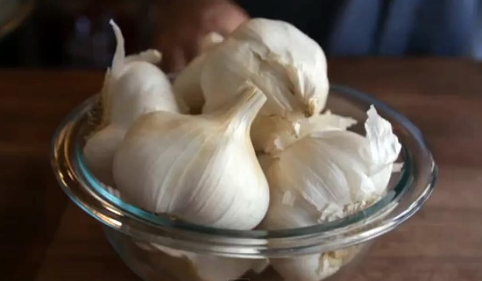 Peel Garlic the Amazingly Easy Way! [VIDEO]