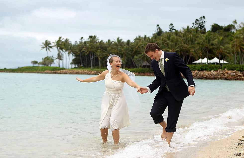 Maybe It Wasn&#8217;t a Good Idea To Take a Wedding Photo on The Beach? [VIDEO]
