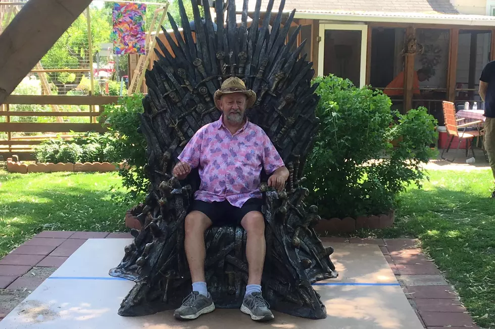 MN Couple Enter AT&#038;T Contest, Win Giant GoT Throne