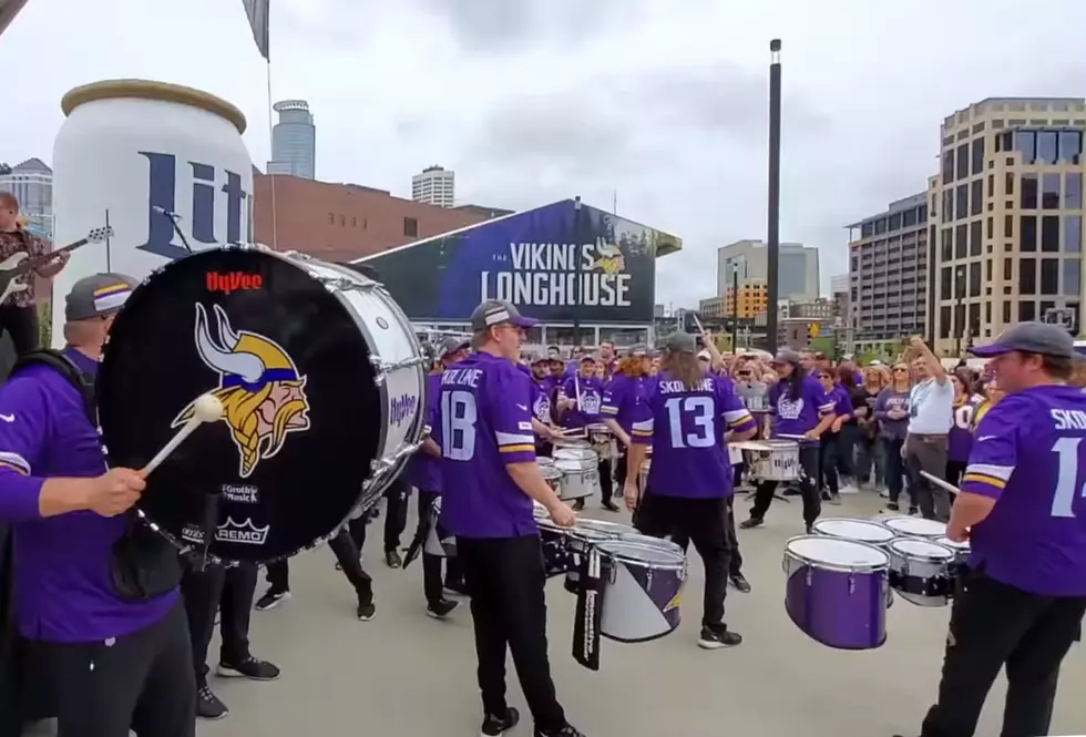 MN Vikings Skol Line Joins IA Band for "In the Air Tonight" Cover