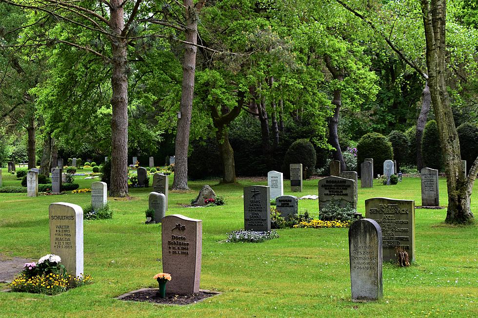 Sartell Police Respond To Mysterious Screaming In The Graveyard