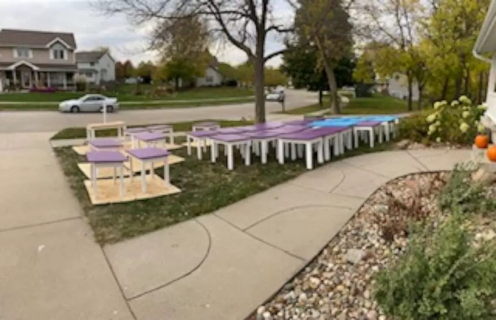 Iowa Teacher Builds and Donates Hundreds of Desks For Kids Without Proper Workspace