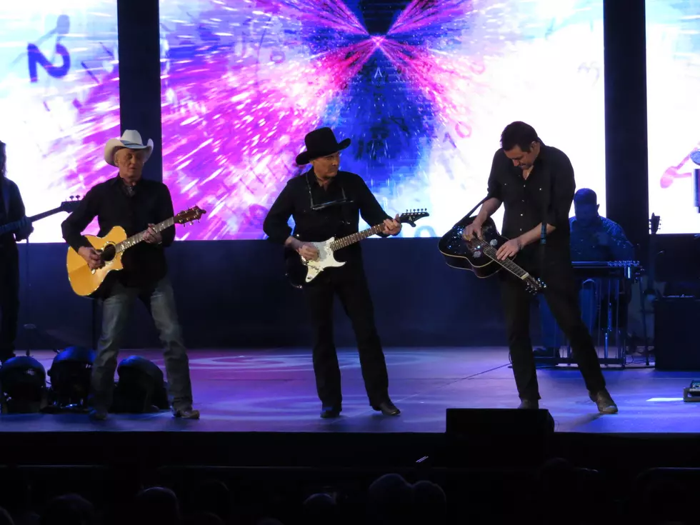 Clint Black and Family Concert Takes Us Back to the 90’s(PHOTOS)