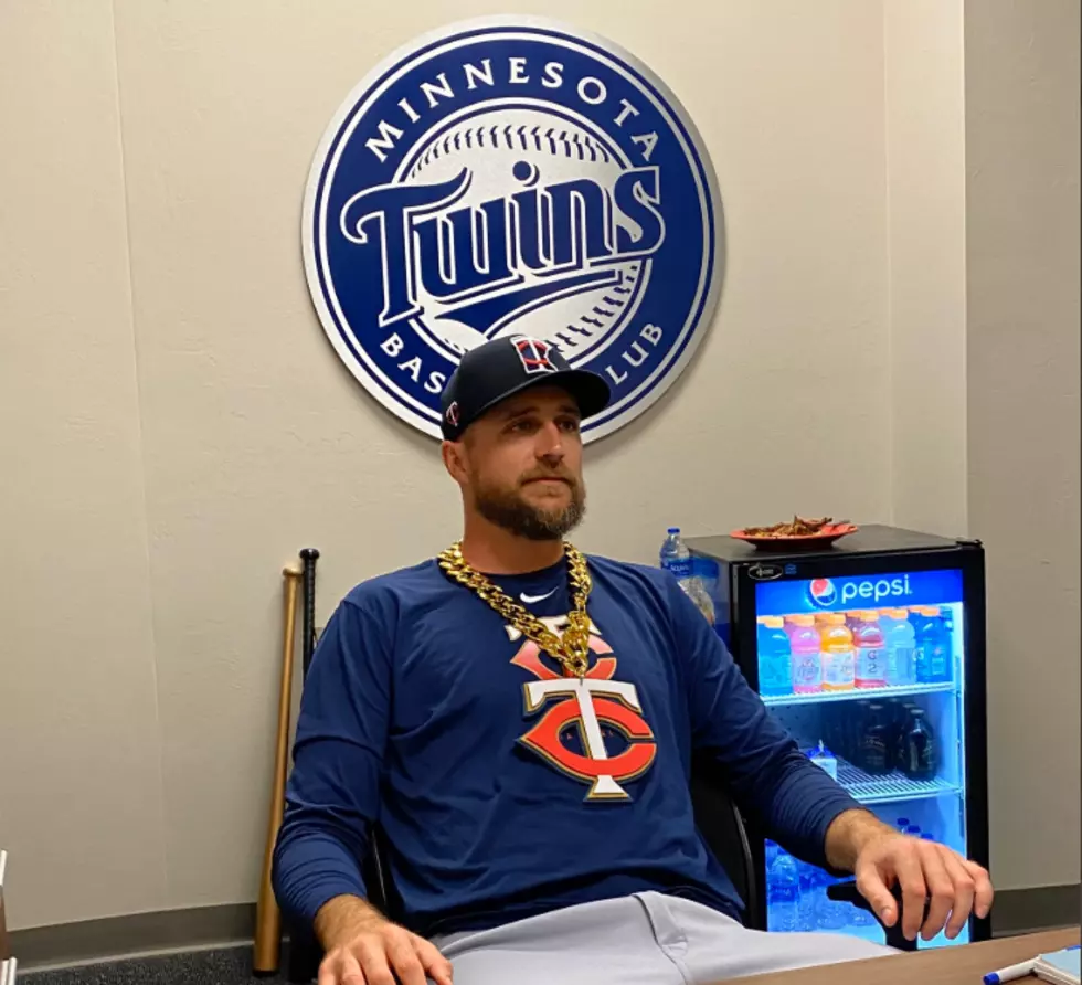 [Photo] Twins Manager Rocco Baldelli Wears A Huge Chain