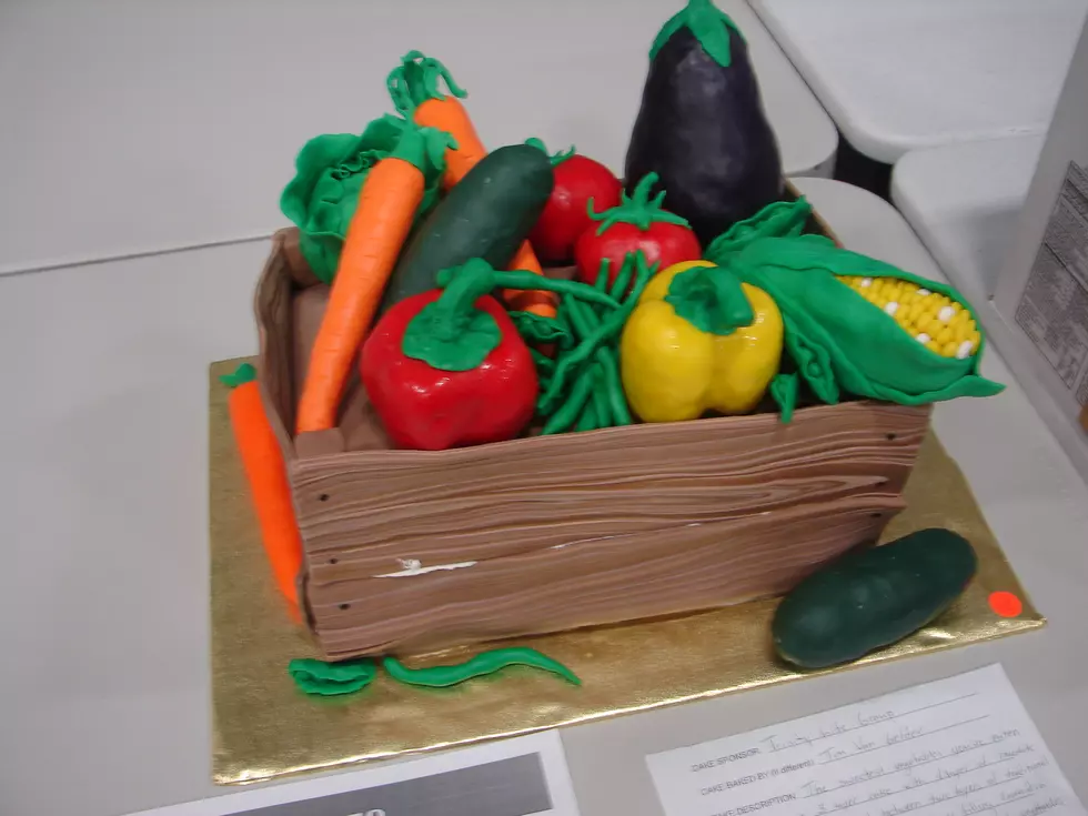 Vegetables, Dragon Highlight Young Life Cake Auction [Photos]