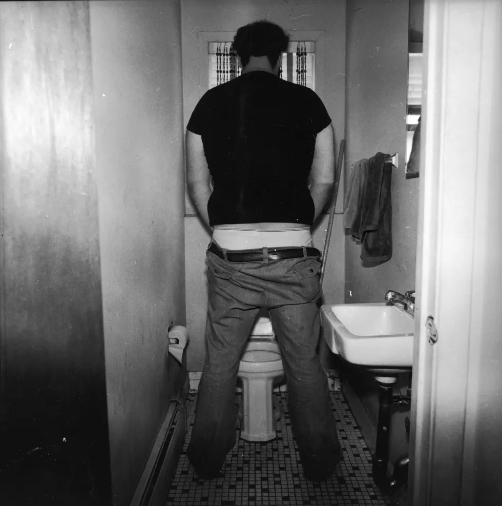 The 10 Worst Men’s Bathroom Habits