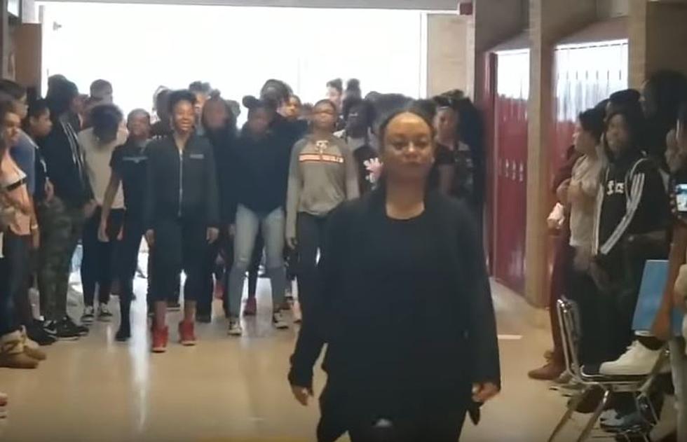 Michigan High School Has A Flash Dance Mob