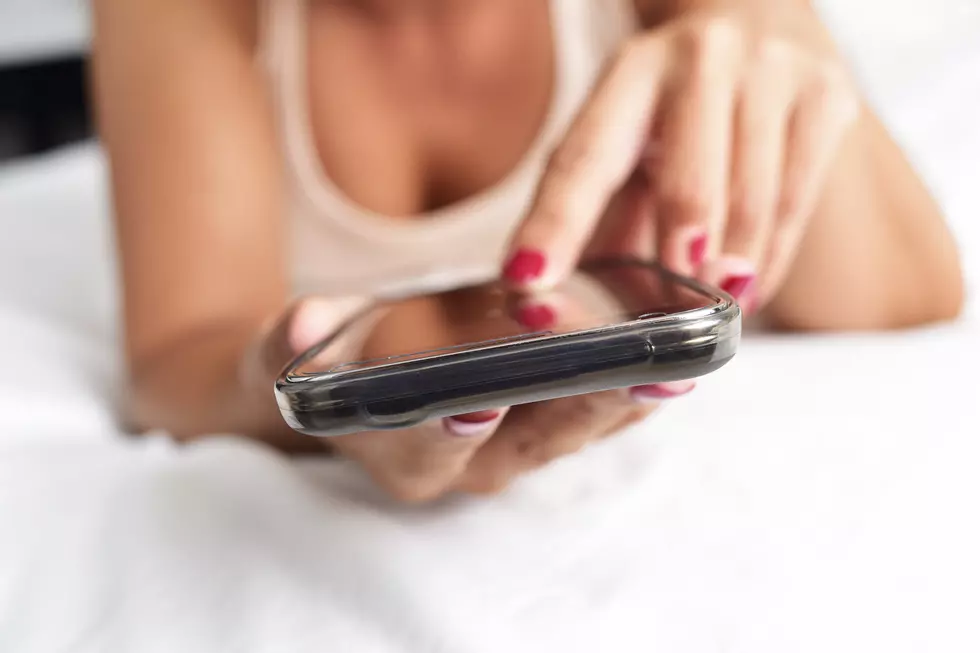 Toddler Sends Nude Pics Of Mom To Phone Contacts