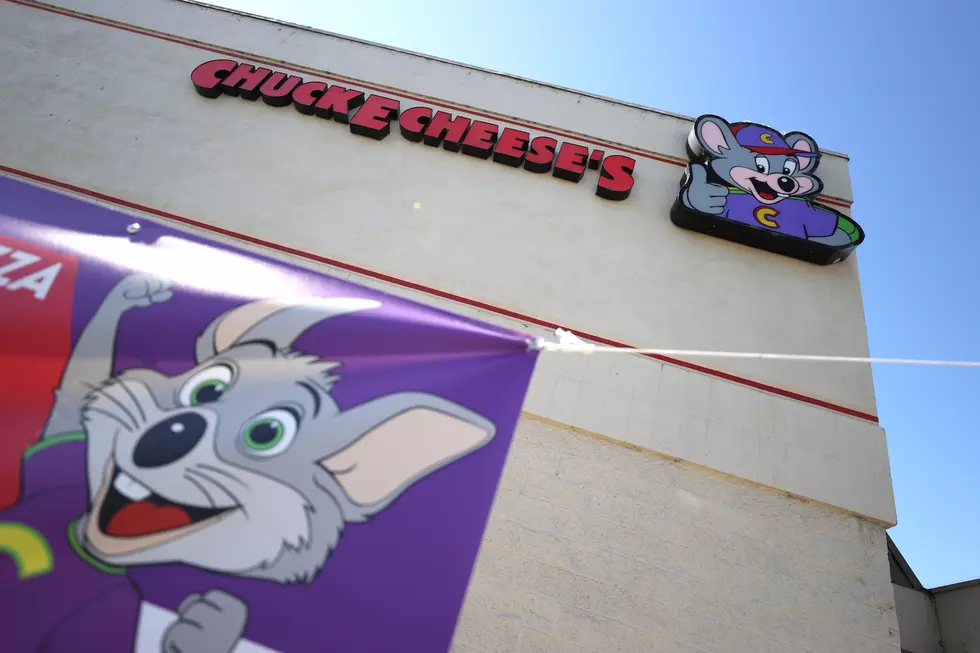 This Decayed Chuck E. Cheese Animatronic Will Haunt Your Dreams