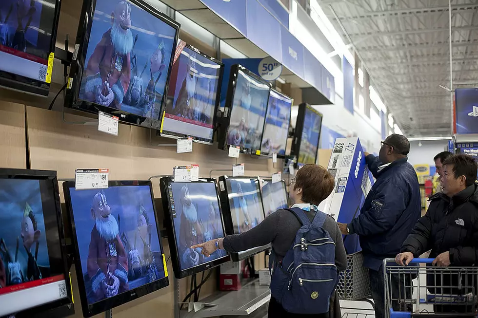 Thieves Steal Giant TV From Walmart That Doesn’t Fit in Their Car