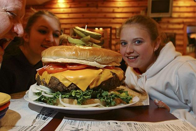 Michigan Restaurant&#8217;s 10 lb Burger Challenge-Could You Finish It?