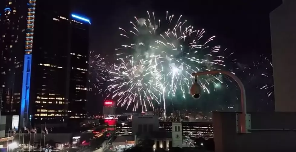 See Highlights from One of America&#8217;s Largest Fireworks Displays &#8211; 2016 Ford Fireworks in Detroit