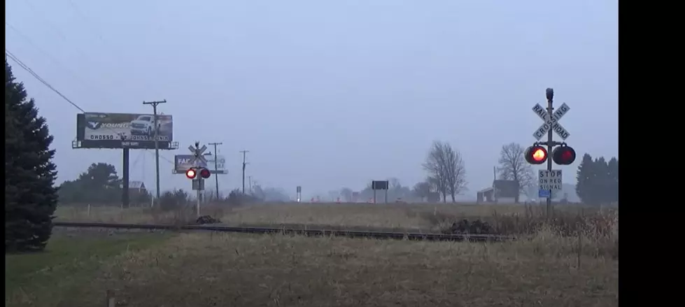 There&#8217;s a Fully Functional Railroad Crossing Near Ithaca, Michigan Where There Is Absolutely No Road