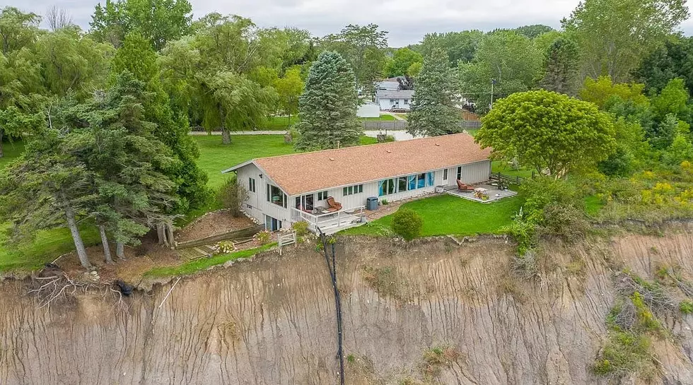 This House Might Tumble into Lake Michigan Tomorrow &#8211; Someone Just Bought It