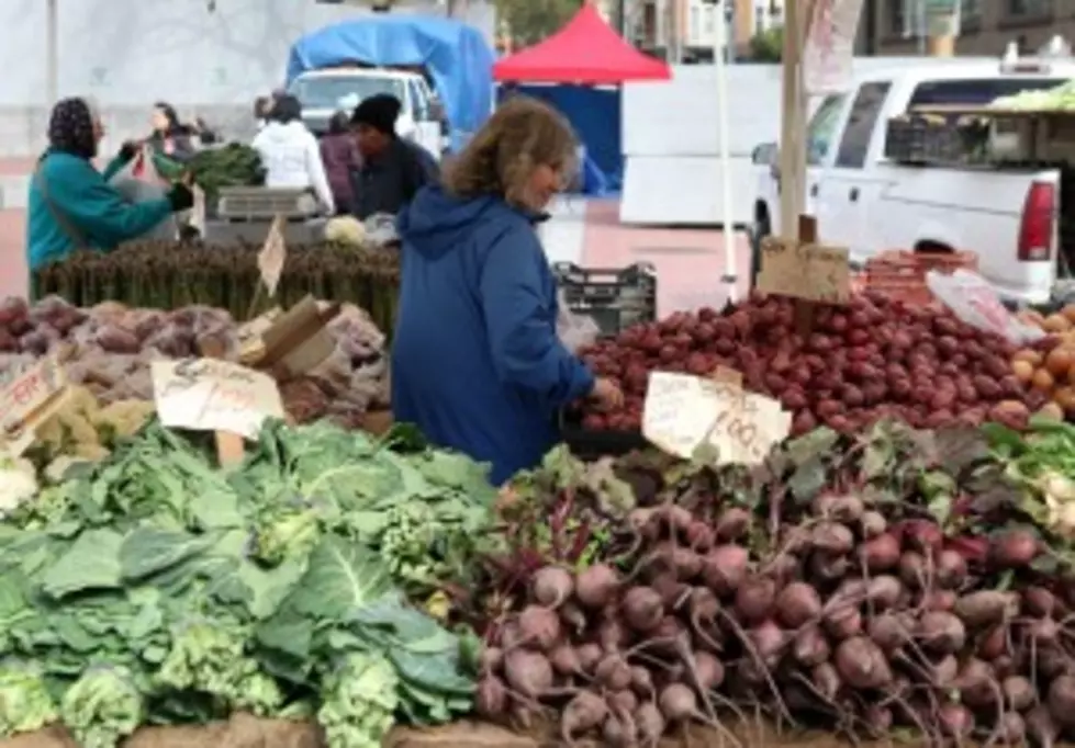 East Lansing Farmer&#8217;s Market Attracted a Good Sized Crowd