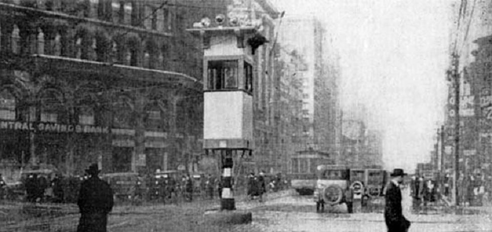 The Michigan Man Who Created the Four-Way Traffic Light, 1920