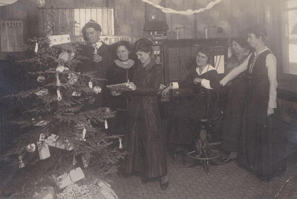 Old-Fashioned Michigan Christmases, 1890-1940