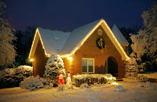 It&#8217;s Time to Decorate Your Home With Christmas Lights