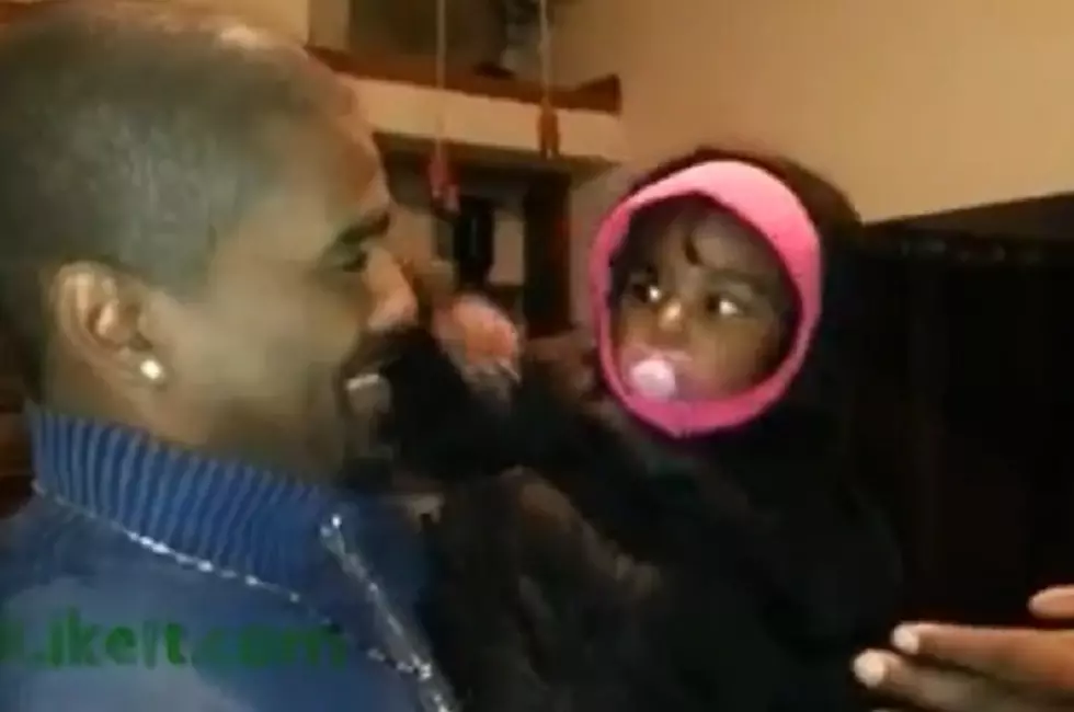 Little Girl Meets Dad’s Twin Brother for First Time — Confusion, Cuteness [VIDEO]